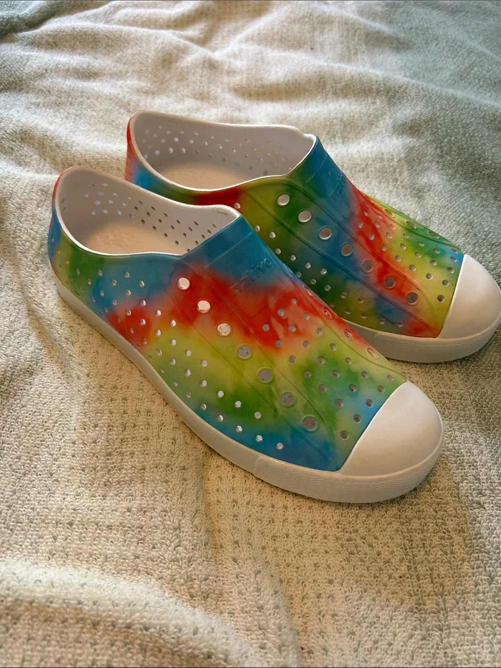 Native Kids Rainbow Tie-Dye Slip-On Water Shoes - White Trim Sz Youth 5